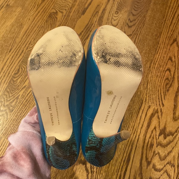 Teal & snake skin printed heels - Picture 4 of 4